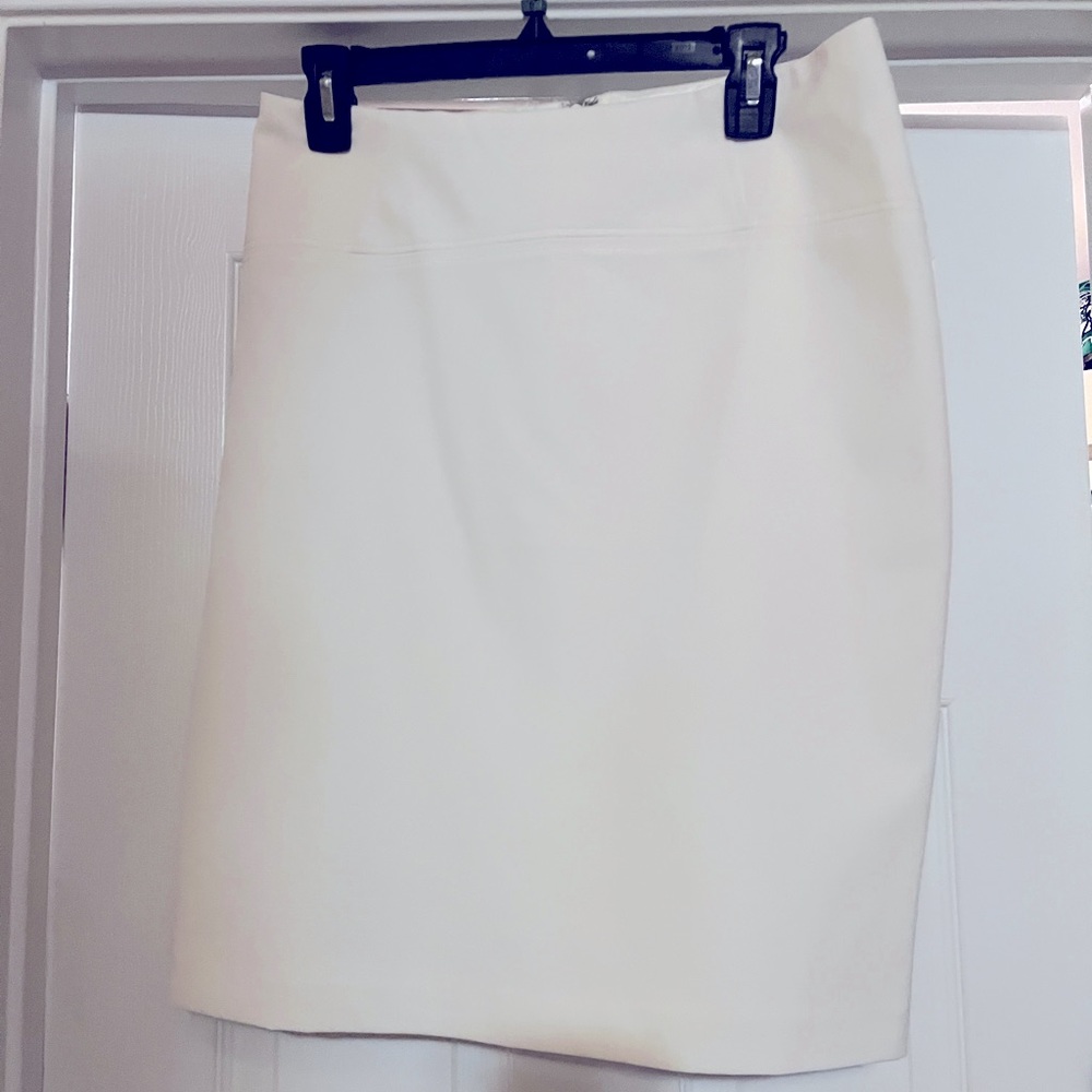 New York and Company white pencil skirt, 6